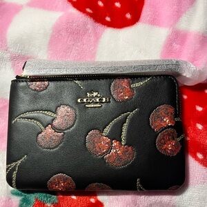 *NWT* COACH CHERRY PRINT CORNER ZIP WRISTLET